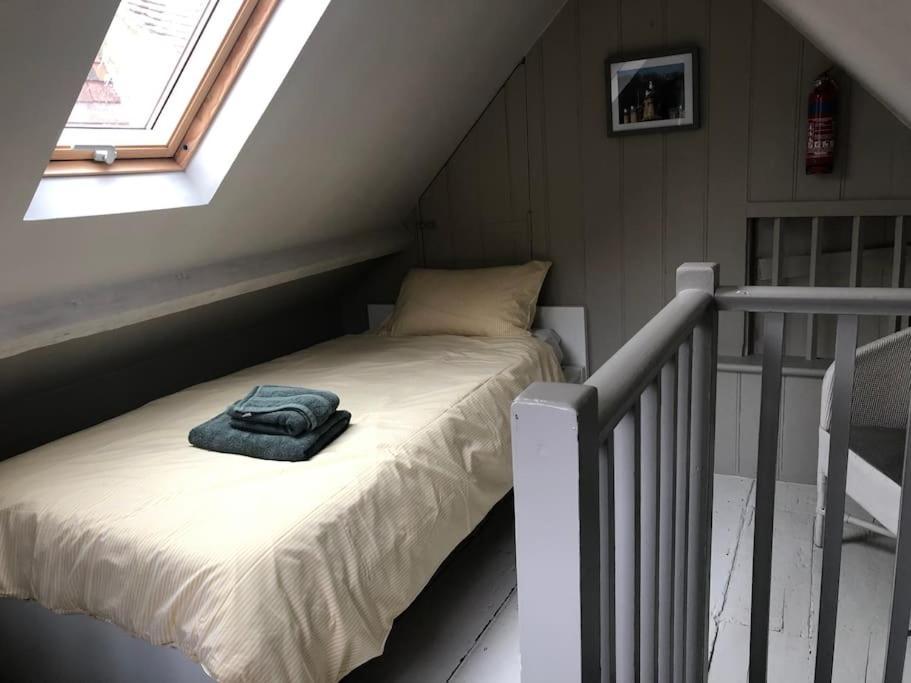 Hastings Old Town. Cottage - By The Sea Екстер'єр фото