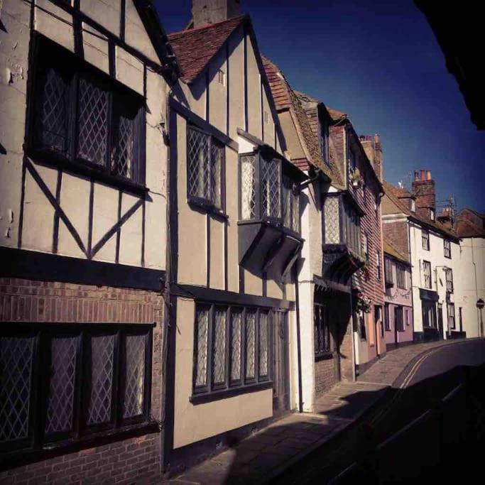 Hastings Old Town. Cottage - By The Sea Екстер'єр фото