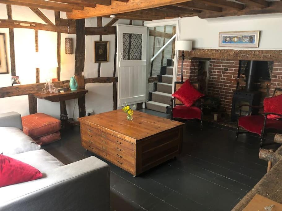 Hastings Old Town. Cottage - By The Sea Екстер'єр фото